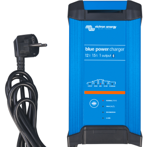 Blue Smart IP22 Charger 12/15 (1)
